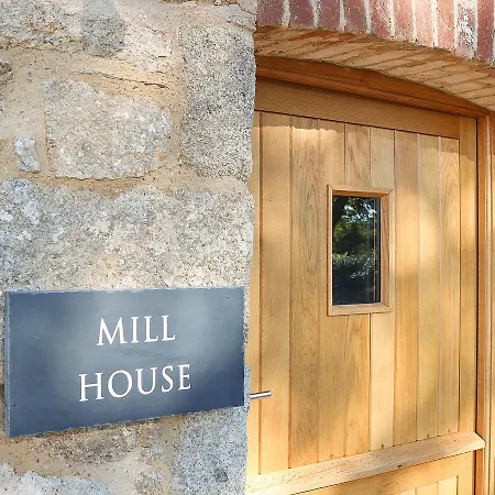 Mill House, Boskensoe Barns Holiday home Falmouth